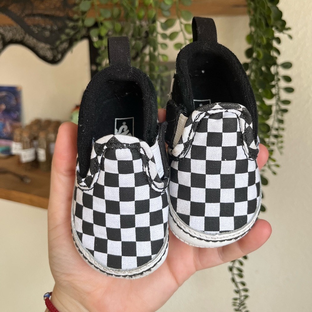 Vans infant/toddler soft bottom “crib” shoes size 2. Very gently worn.